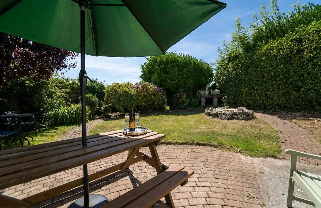 Corner Cottage-1